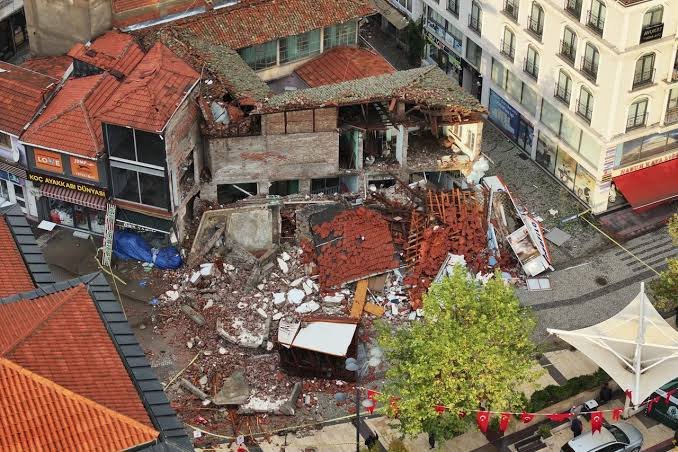 Magnitude 6.1 Earthquake Strikes Balıkesir Province