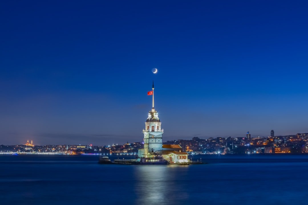 Police Seize High-Value Goods in Istanbul Grand Bazaar Raid